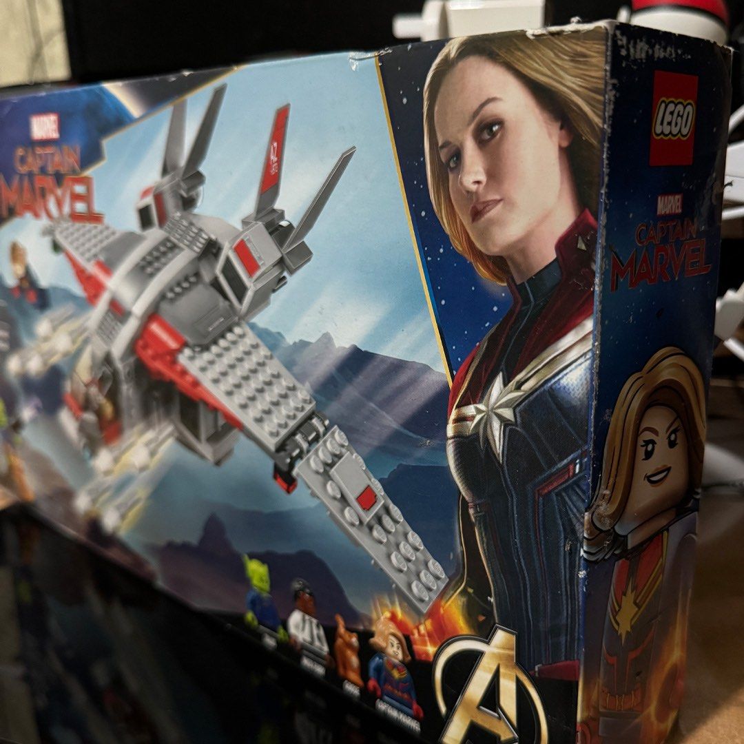 Lego super heroes captain marvel on sale and the skrull attack 76127