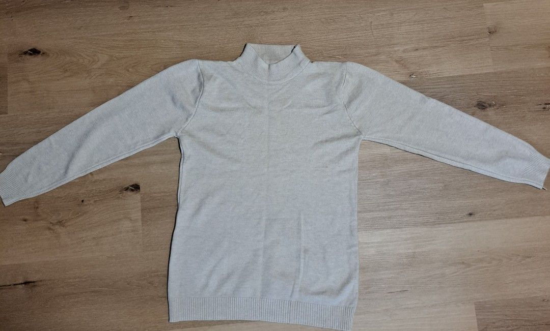 White turtleneck hotsell long sleeve shirt