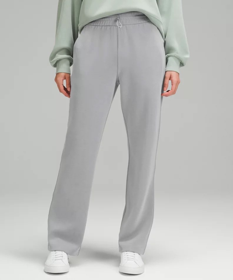 align long sleeve in white + softstreme hr pant in chambray