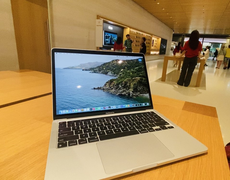 MacBook Pro (13inch, M2, 2022), 256 GB storage / 8GB Memory /with