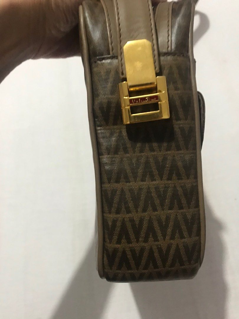 Mario Valentino bag (Category: Luxury Bags & Wallets) located in Paranaque City. Submitted by hyccollectionz (Listing ID 1281918365, Image 3). Description: no flaw.