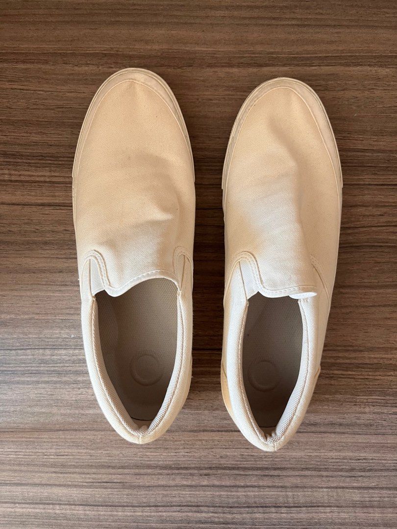 Muji Sneakers (Category: Sneakers) located in Muntinlupa City. Submitted by _sbstnm (Listing ID 1281884847, Image 1). Description: Muji slip on sneakers in white canvas size 29 (men's 11) and bought in Japan. Only worn once. RFS: wrong size, bought because luggage was lost. Issues: shoes have yellowing in the back. .