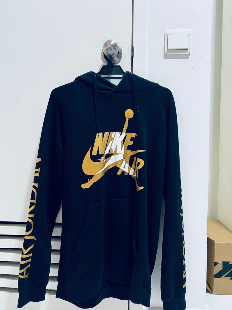 Black and clearance gold jordan sweatshirt