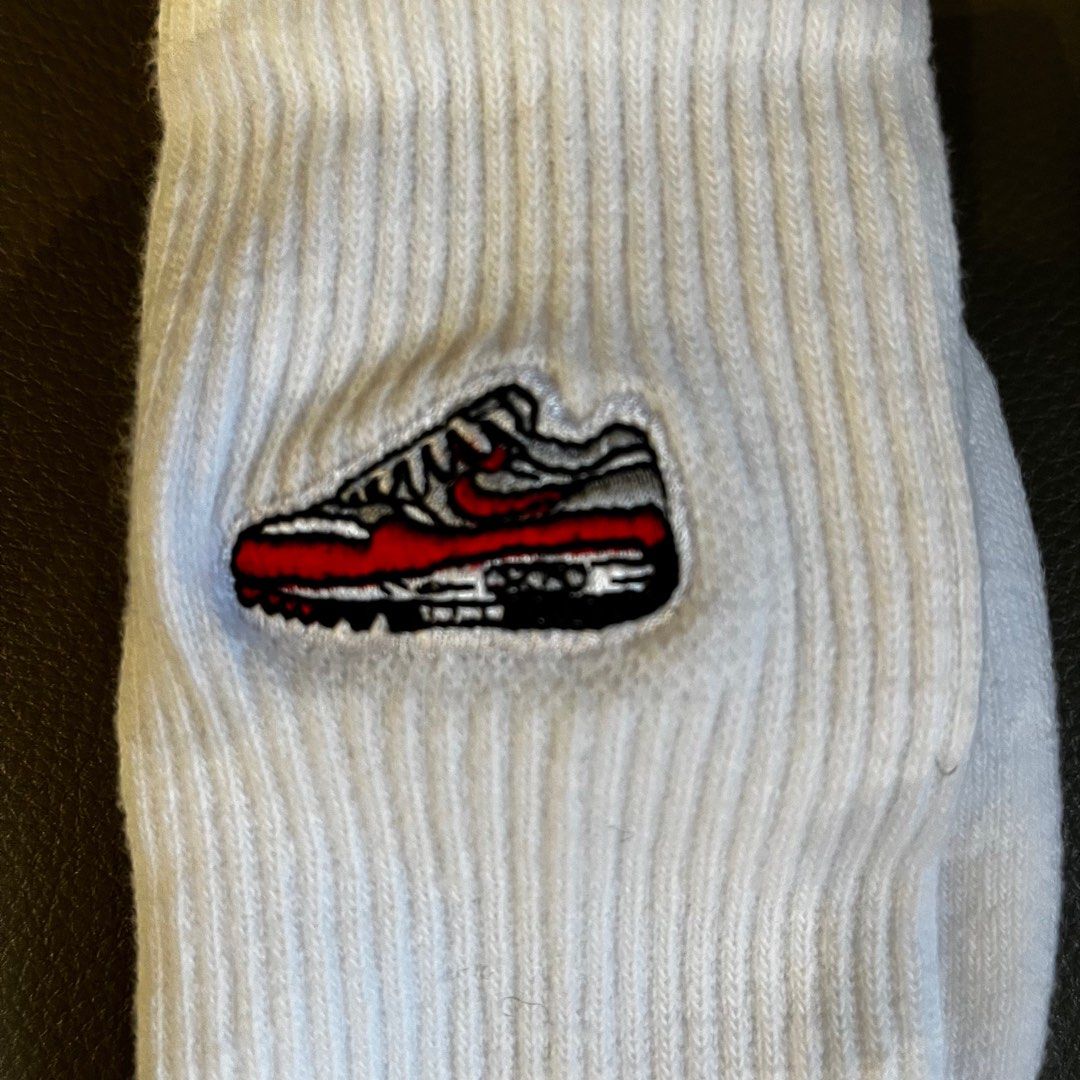 Red nike discount socks mens
