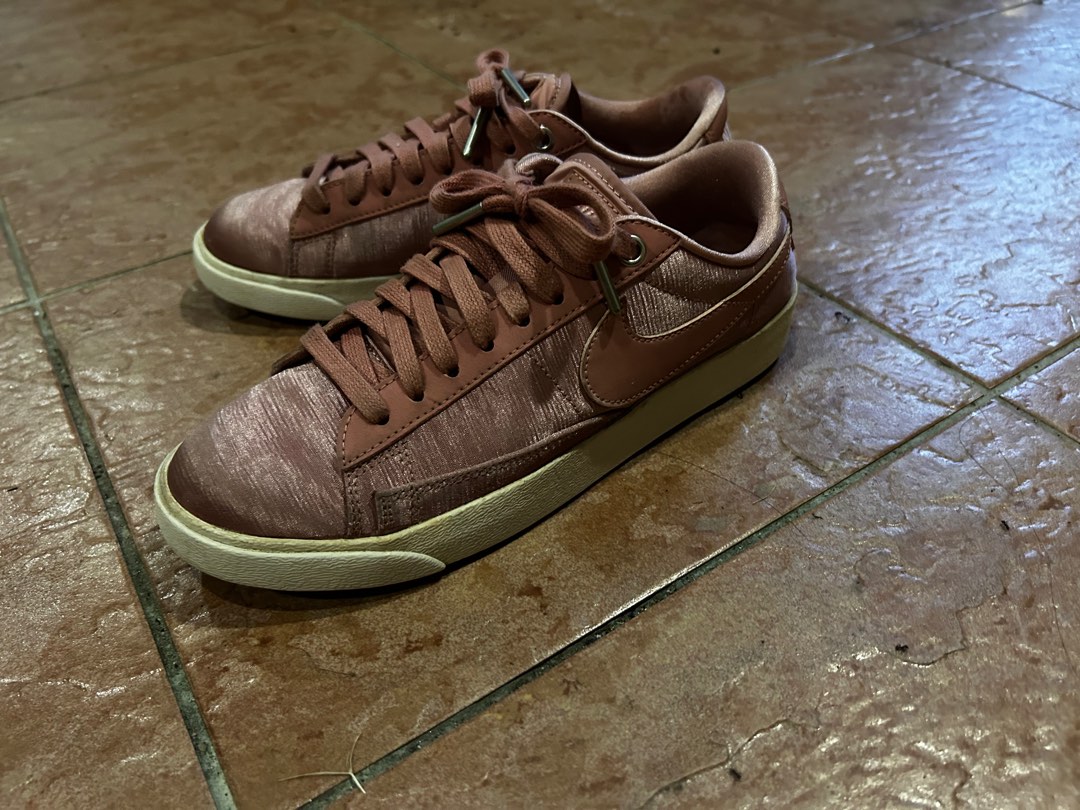 Nike Blazer Low SE women shoes