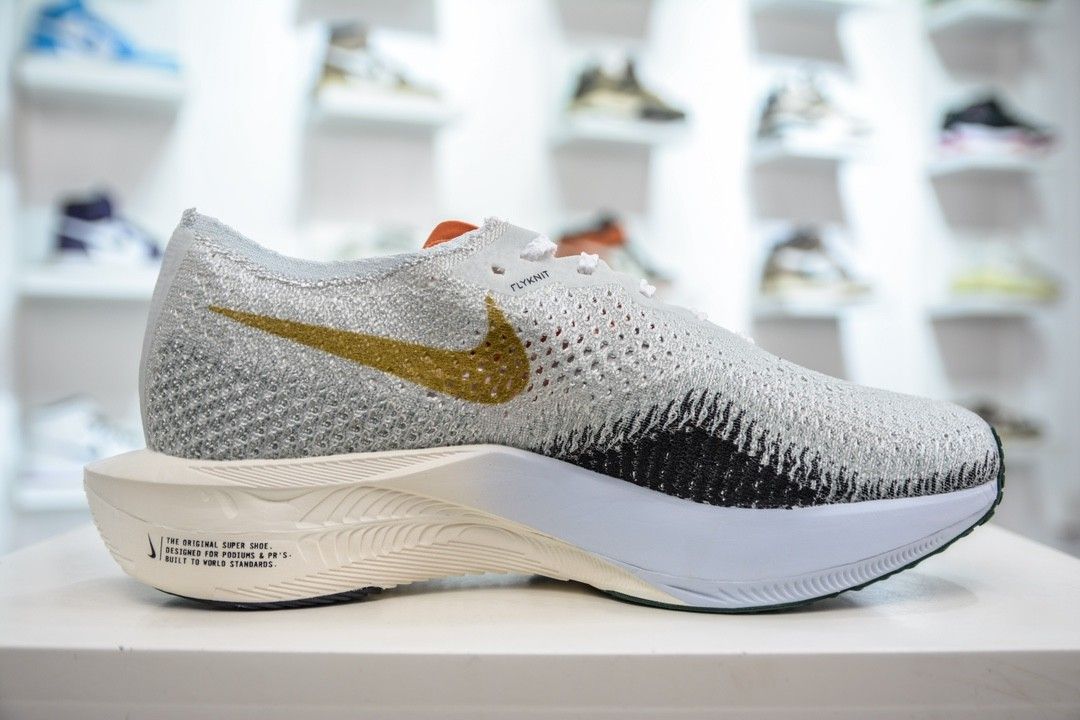 Nike zoomx sales vaporfly next 44