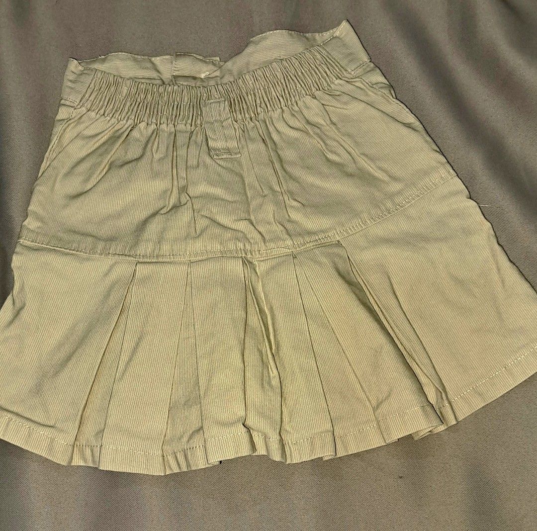 OshKosh Skirt for 3 yrs (Category: Babies & Kids Fashion) located in Quezon City. Submitted by shops4me (Listing ID 1281969349, Image 2). Description: Skirt for 3 yrs old girl. Good pair for cute tops. In good condition..
