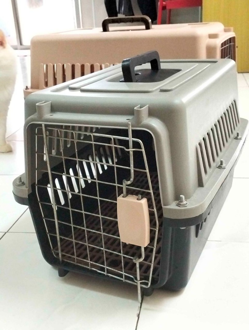 Second hand 2025 pet carrier