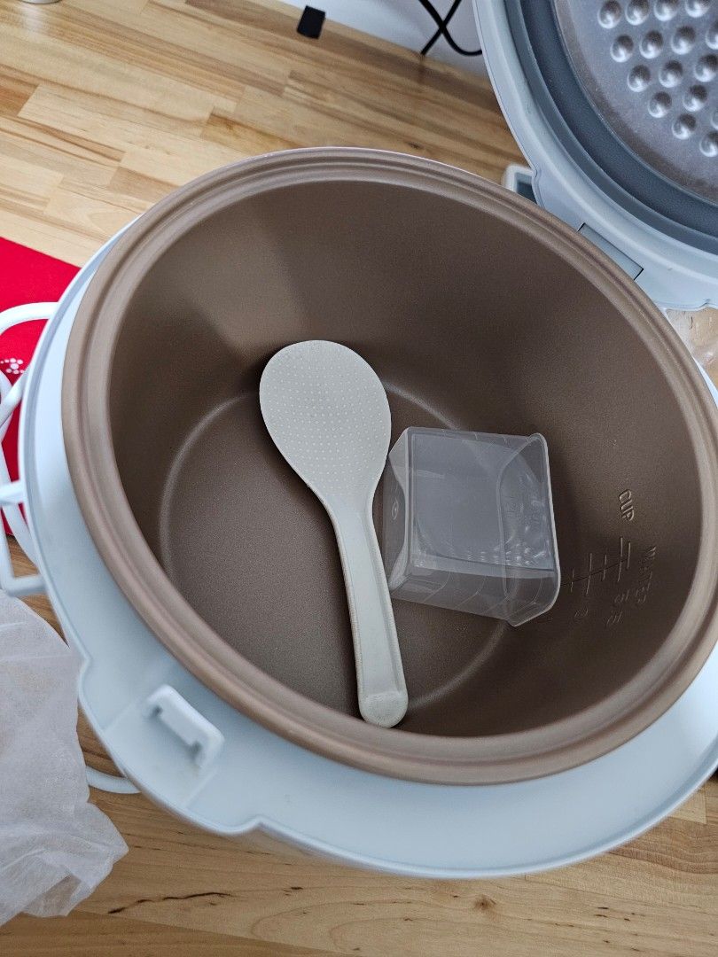 Philips HD3011 like new rice cooker, TV & Home Appliances, Kitchen