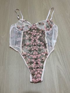 (Category: ) located in . Submitted by zoe_wardrobe (Listing ID 1281913297, Image 1). Description: .