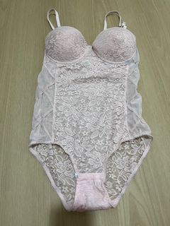 (Category: ) located in . Submitted by zoe_wardrobe (Listing ID 1281919117, Image 1). Description: .