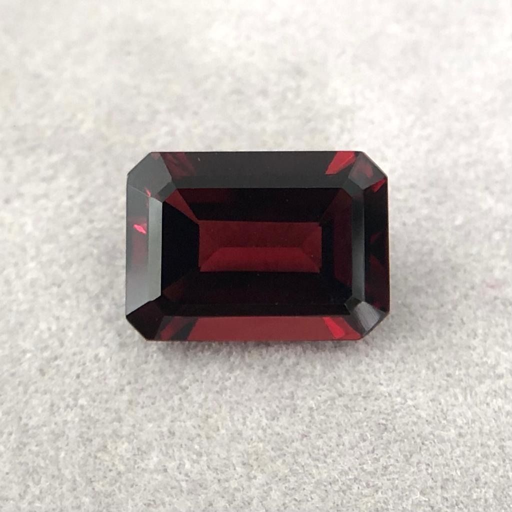 Cut garnet top