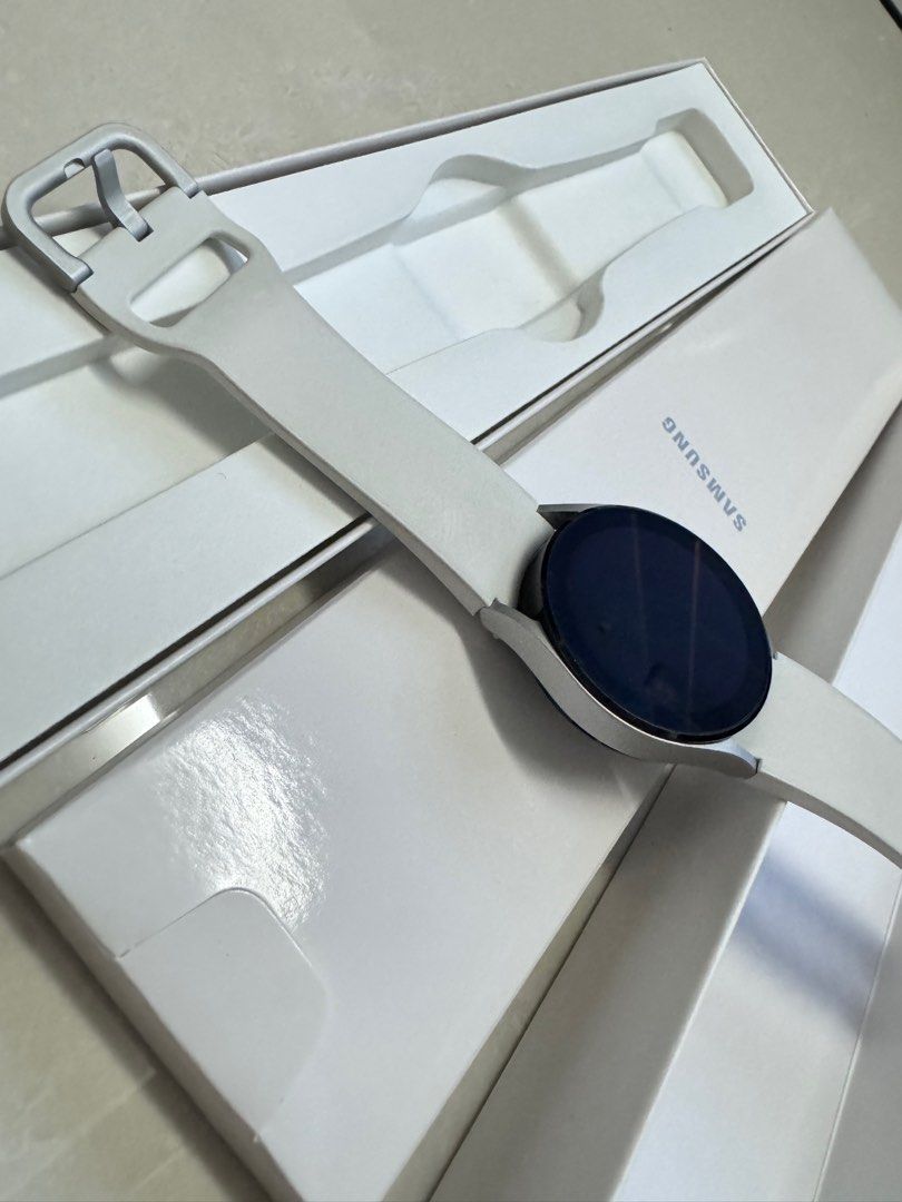 Watch 4 silver store