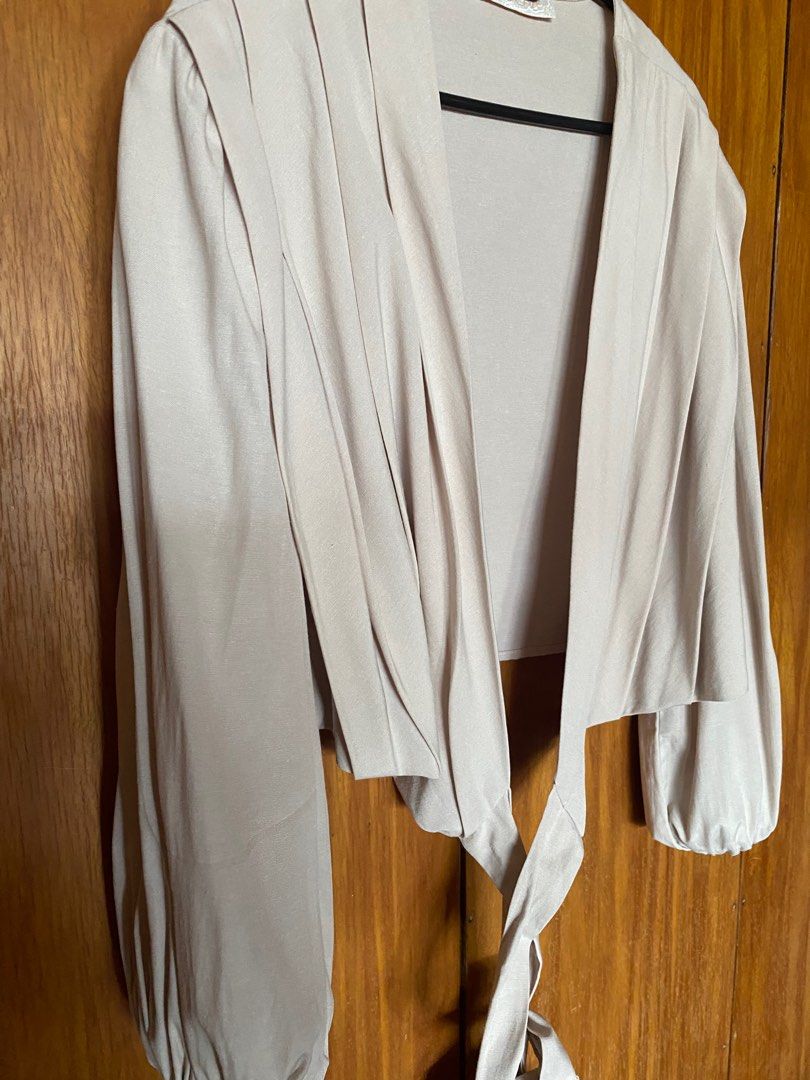 Seek The Unique linen top (Category: Blouses) located in Cebu City. Submitted by jad088 (Listing ID 1281832828, Image 3). Description: Size small Nice top🥰.
