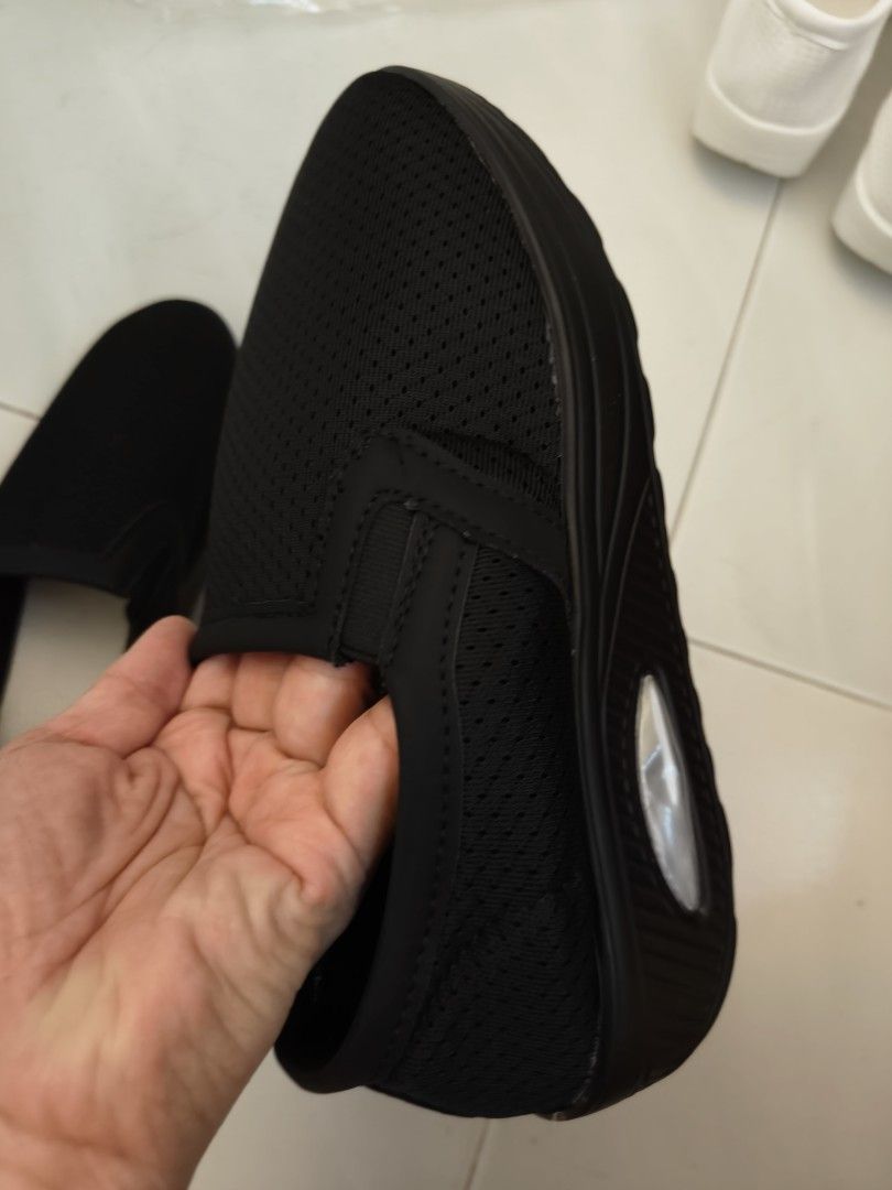 Weight of a pair of sneakers top
