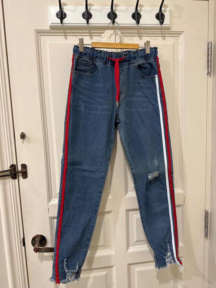Ripped jeans sales with white stripe
