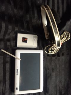 Sony mp3/mp4 Player with Original Px 100 Sennheiser Headphone