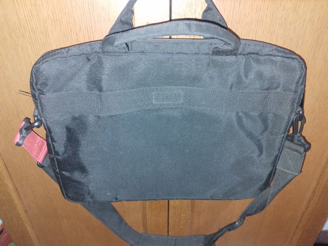 ThinkPad Laptop Bag (Category: Laptop Bags & Sleeves) located in Quezon City. Submitted by fernan_jaranilla (Listing ID 1281848779, Image 2). Description: Original ThinkPad Laptop Bag Minor issue. Pls see last pic. Please check us out and like our page Finders Keepers PH on FB for more items and new updates. Thanks.