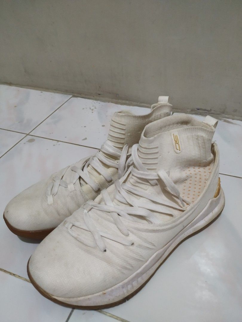 Under armor, Fesyen Pria, Sepatu , Sneakers di Carousell