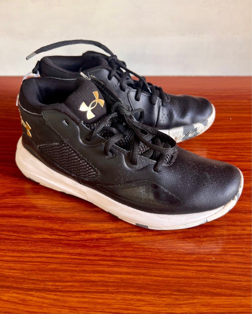Under armour deals youth sneakers