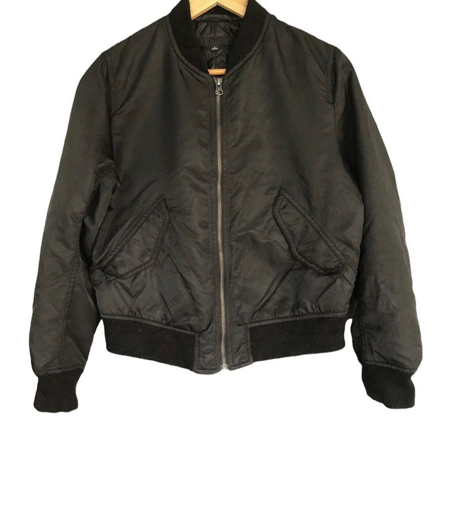 Uniqlo black on sale bomber jacket