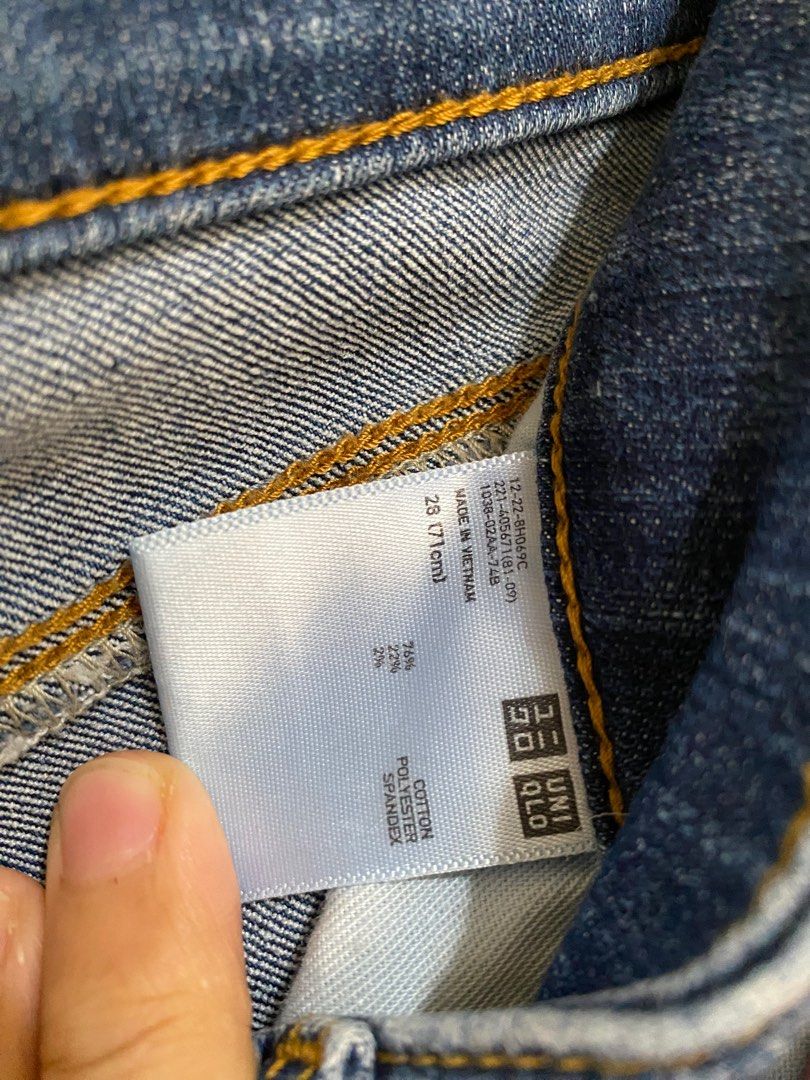 Uniqlo jeans (Category: Jeans) located in Cainta. Submitted by cbe23 (Listing ID 1281828324, Image 3). Description: 71 cm/ 28 inches Good condition Flattering fit Rfs: decluttering.