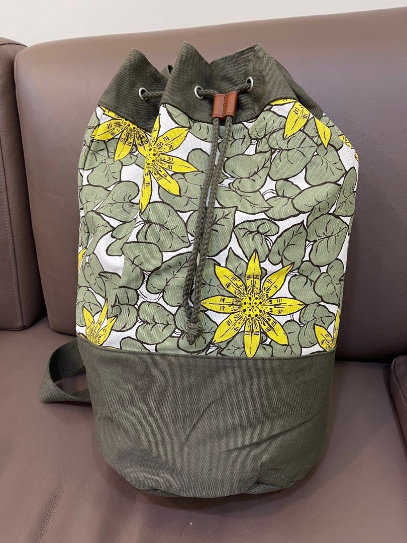 Jw anderson uniqlo bag deals