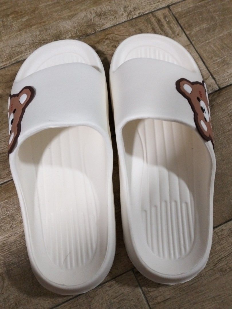 White flip top flop slippers