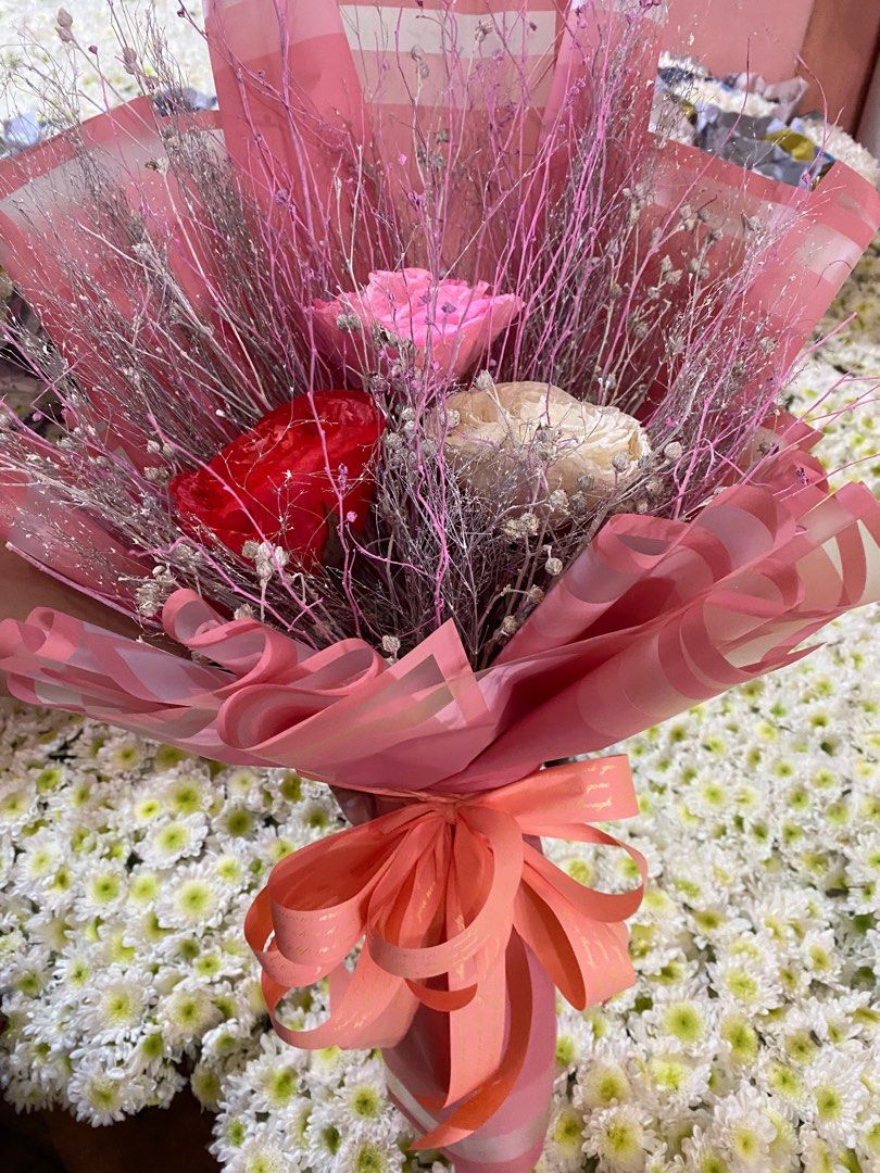 Valentine’s Flower Bouquet (Category: Flowers & Bouquets) located in Quezon City. Submitted by daflowershop (Listing ID 1281914290, Image 3). Description: We customize flower bouquet both dried and fresh. Check Daily Flower Shop.