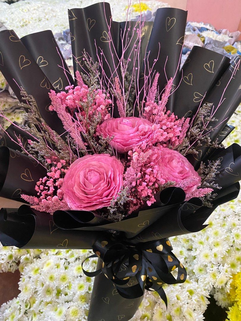 Valentine’s Flower Bouquet (Category: Flowers & Bouquets) located in Quezon City. Submitted by daflowershop (Listing ID 1281914290, Image 2). Description: We customize flower bouquet both dried and fresh. Check Daily Flower Shop.