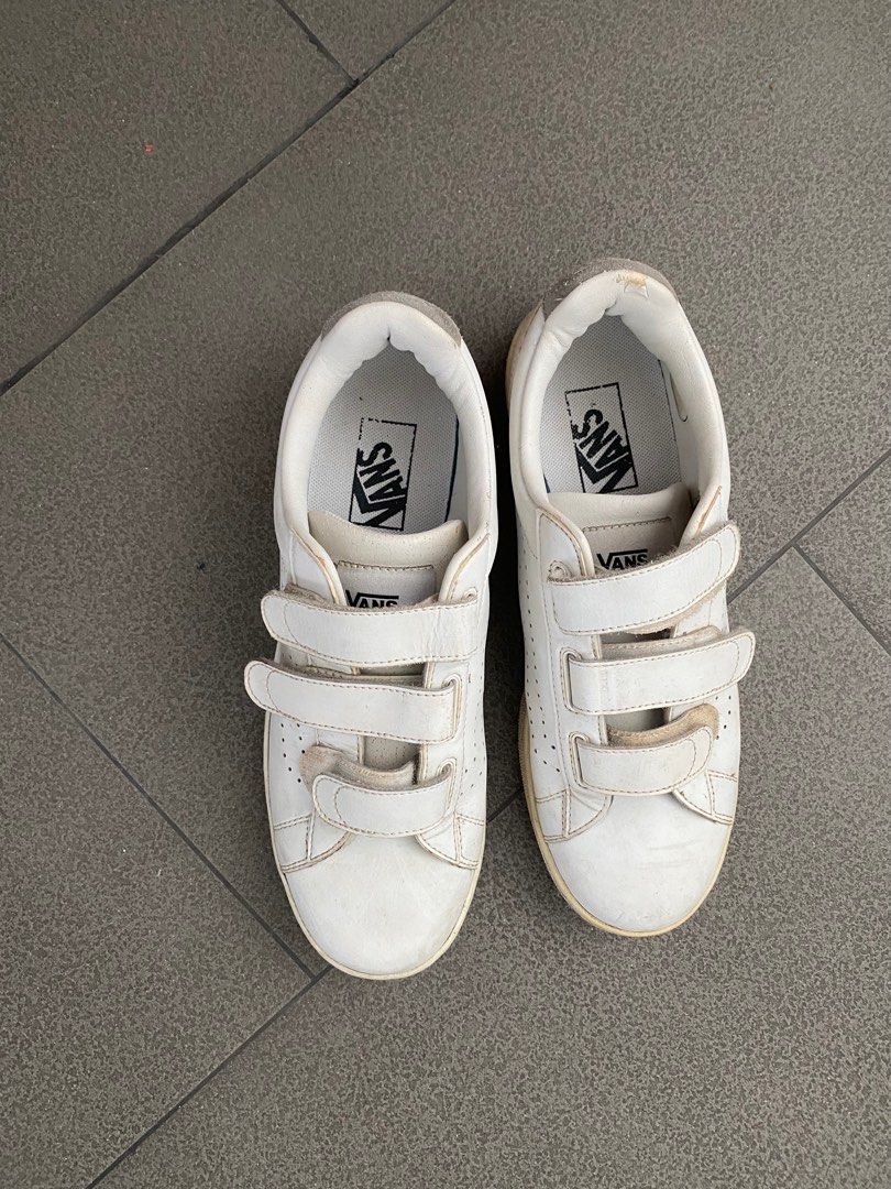 White velcro hotsell shoes vans
