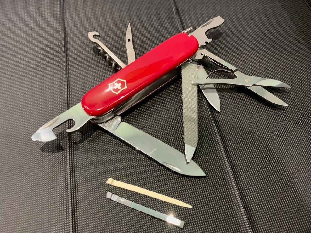 Swiss army knife mountaineer hotsell