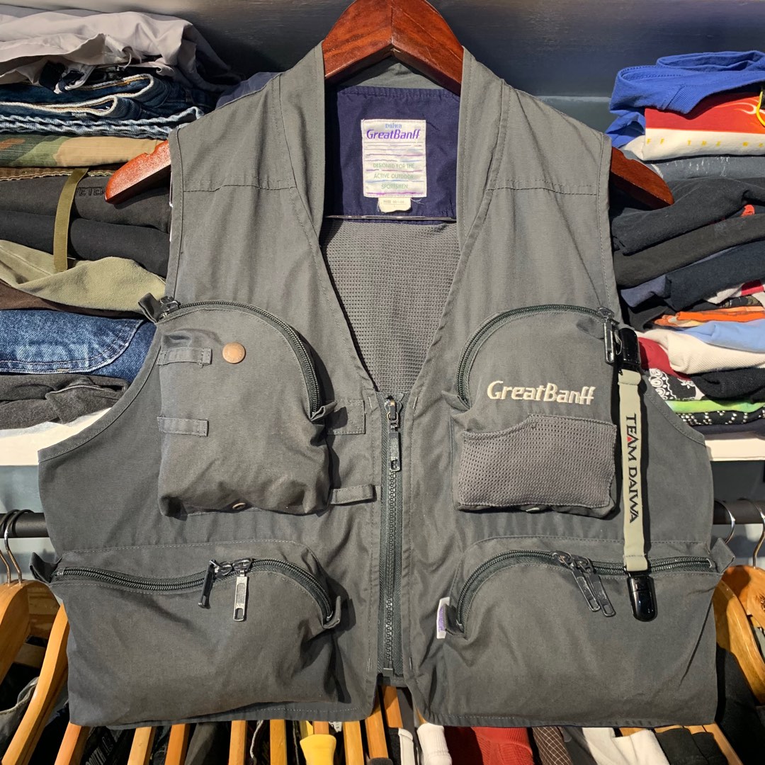 Vintage Daiwa Great Banff Utility Vest, Men's Fashion, Coats, Jackets and  Outerwear on Carousell