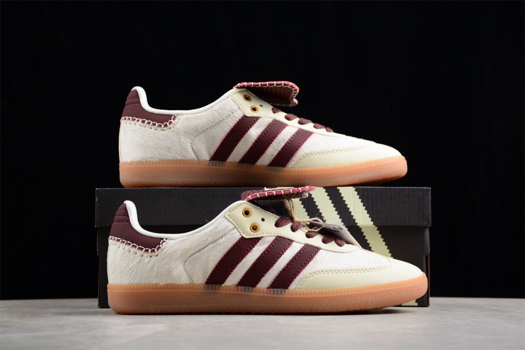 White pony best sale sneakers