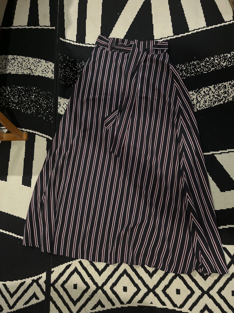 Black and white striped skirt xxl on sale
