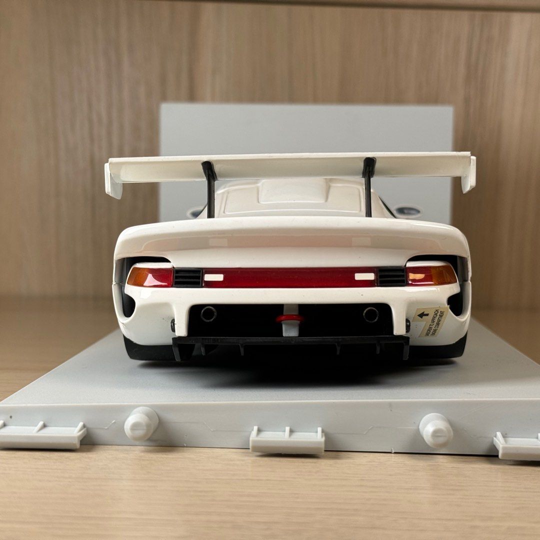 Véhicules miniatures UT 1:18 Porsche