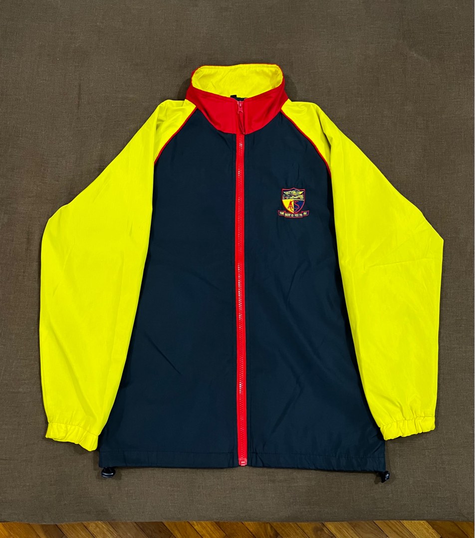 Track and outlet field windbreaker