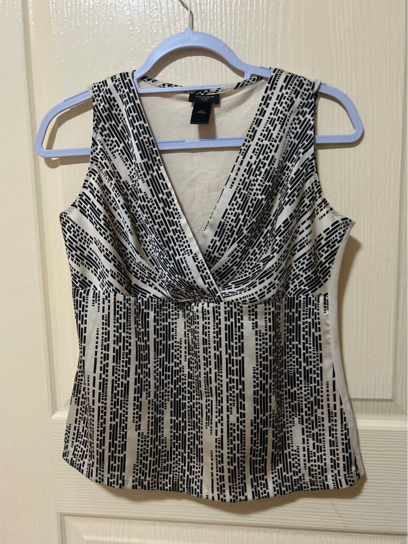 Ann Taylor sexy sleeveless (Category: Sleeveless) located in Bacoor. Submitted by _ibyangf (Listing ID 1282175496, Image 1). Description: Ann Taylor Sleeveless Bought from US Size: Petite/S-M Armpit to Armpit: 17.5 inches Length: 22.5 inches MOP: Gcash/Paymaya J&T shipping c/o buyer.