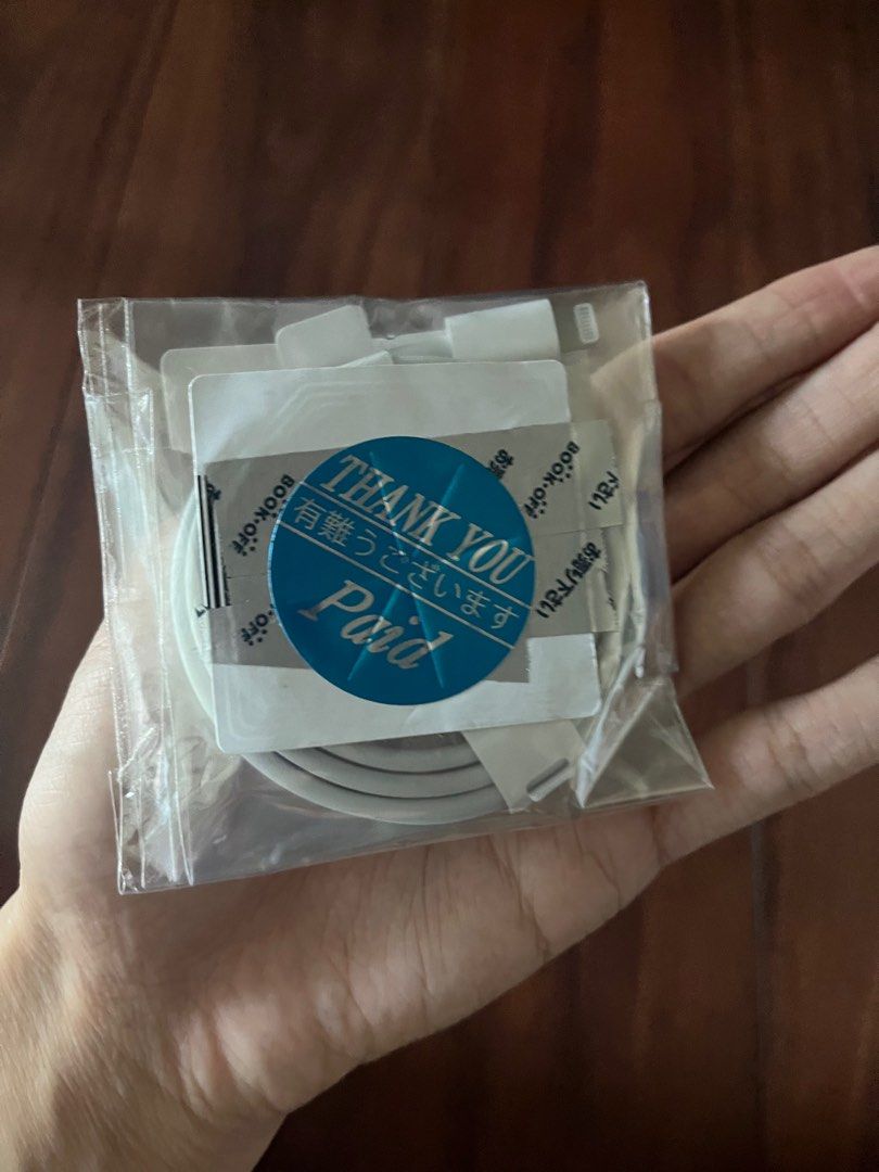 Apple lightning to type c charger cord (Category: Chargers & Cables) located in Pasig City. Submitted by beautyloversph (Listing ID 1282122376, Image 2). Description: Auth from japan🇯🇵💓.