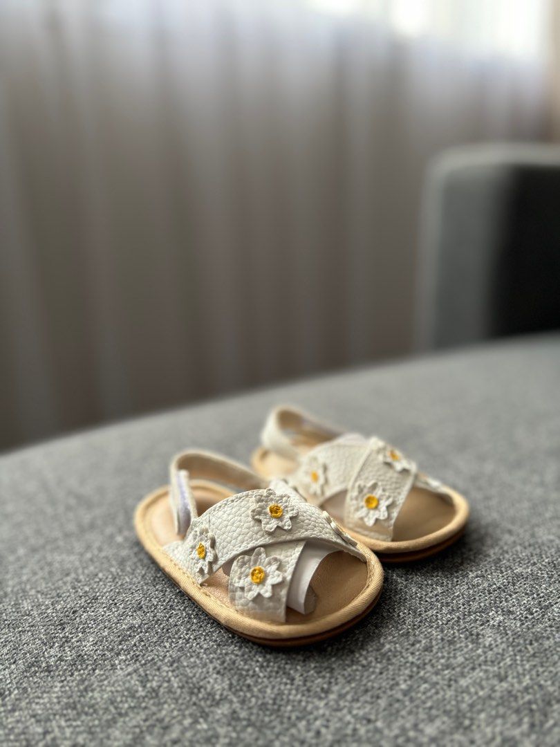 White flower clearance sandals