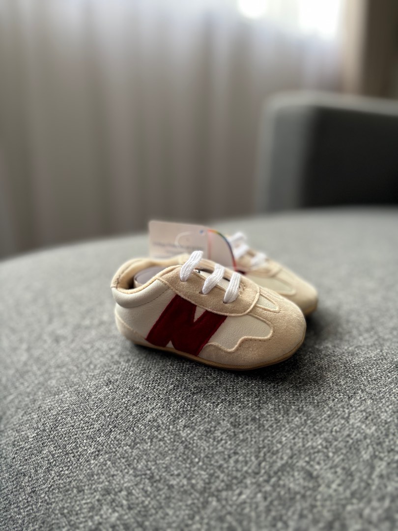Maroon walking shoes outlet
