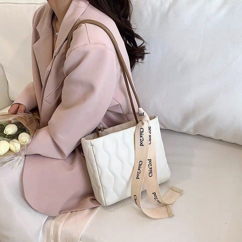 brand new white shoulder bag Women s Fashion Bags Wallets
