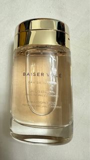 出售世界高級珠寶首飾公司。Cartier  卡地亞高級香水。BAISER  VOLE  EAU  DE  PARFUM   100ML  。100%全新正品正貨，香港專門店正貨。法國製造。原價1140 、特價發售。合適pm /順豐64196896696193110