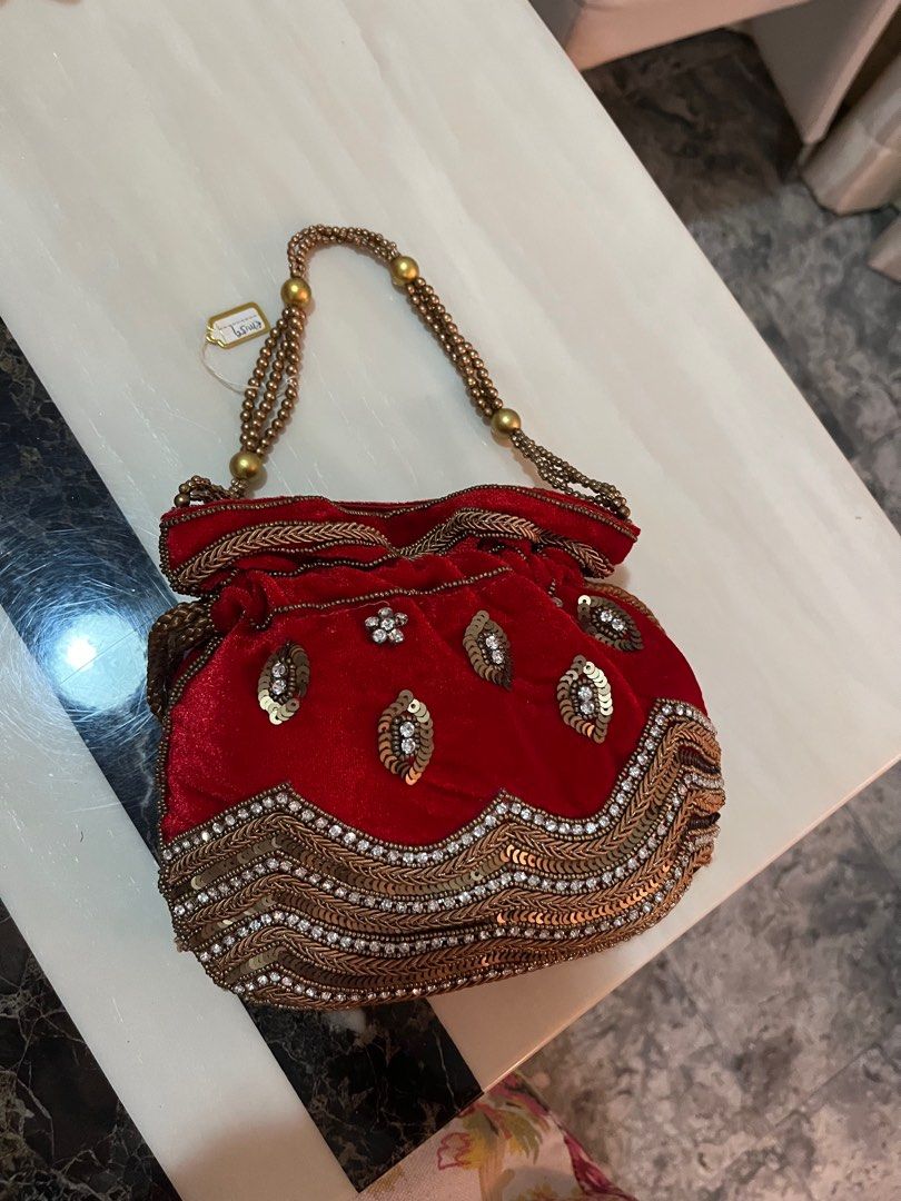 Red velvet online handbag