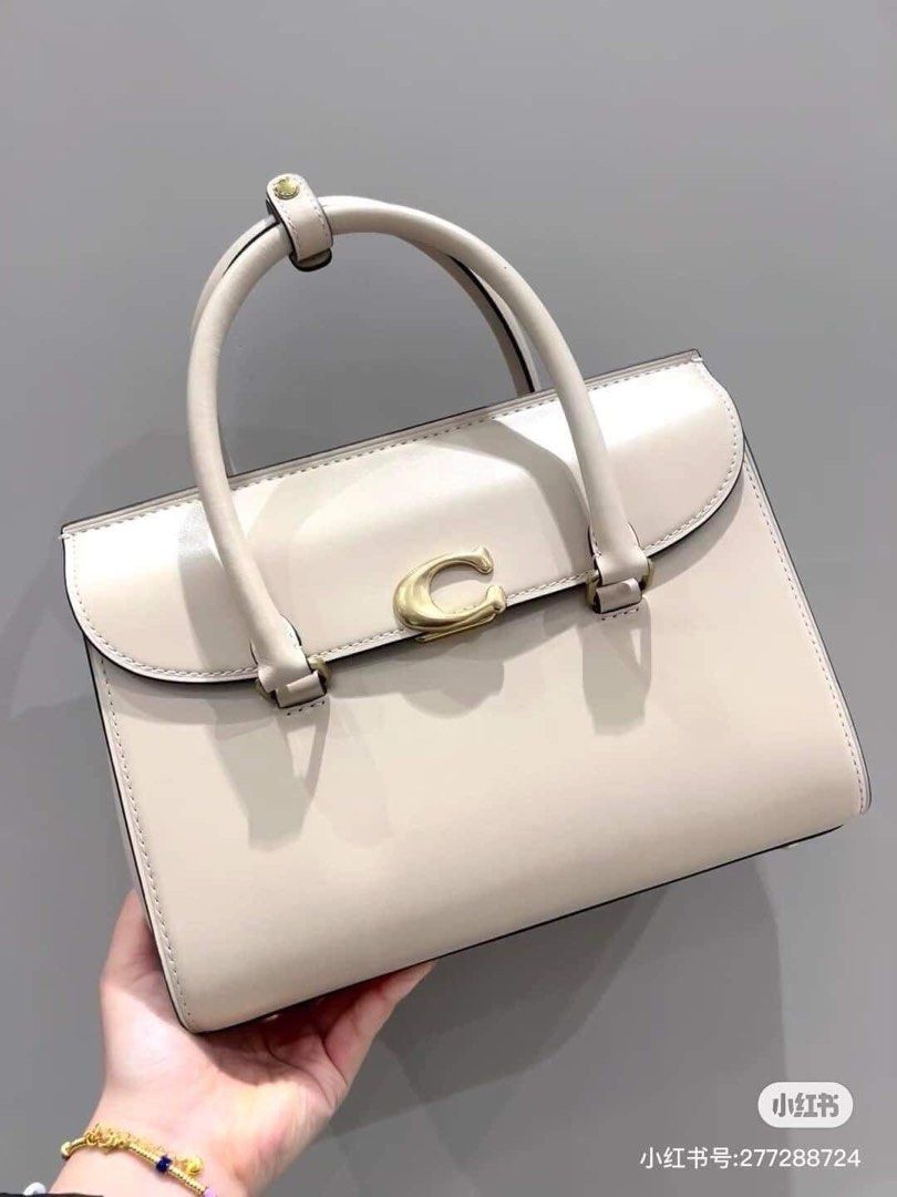 Coach broom caryall (Category: Luxury Bags & Wallets) located in Pasig City. Submitted by mgmanila (Listing ID 1282112297, Image 2). Description: CCH Broome Carryall Dimensions:L26*H19*W11cm 3,300 ✔️Cash on Pickup (COP) via LBC available ✔️Cash on Delivery (COD) available ✔️MOP: Gcash,Maya And Bank transfer ✔️Shipping via Lalamove, Grab and Joyride ✔️Yes to Same day delivery🥰 📩DM us for more info or any inquiries📩 DISCLAIMER: MG MNL is not ass