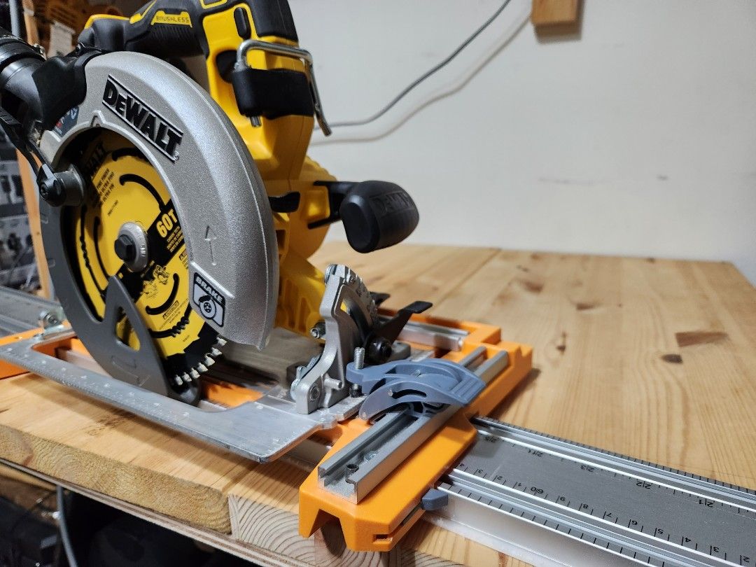 Dewalt circular saw dust collection top