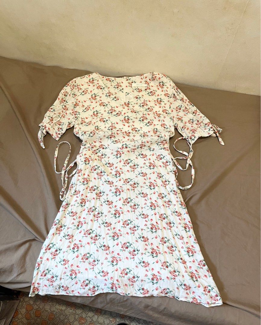 Floral Dress (Category: Dresses) located in Makati City. Submitted by joylemjnd (Listing ID 1282181315, Image 1). Description: .