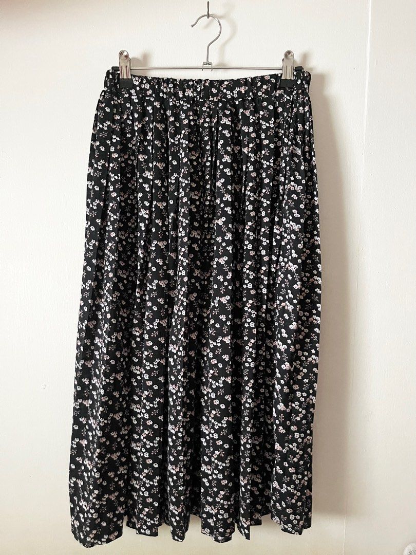 Floral Skirt (Category: Skirts) located in Makati City. Submitted by joylemjnd (Listing ID 1282181515, Image 1). Description: .