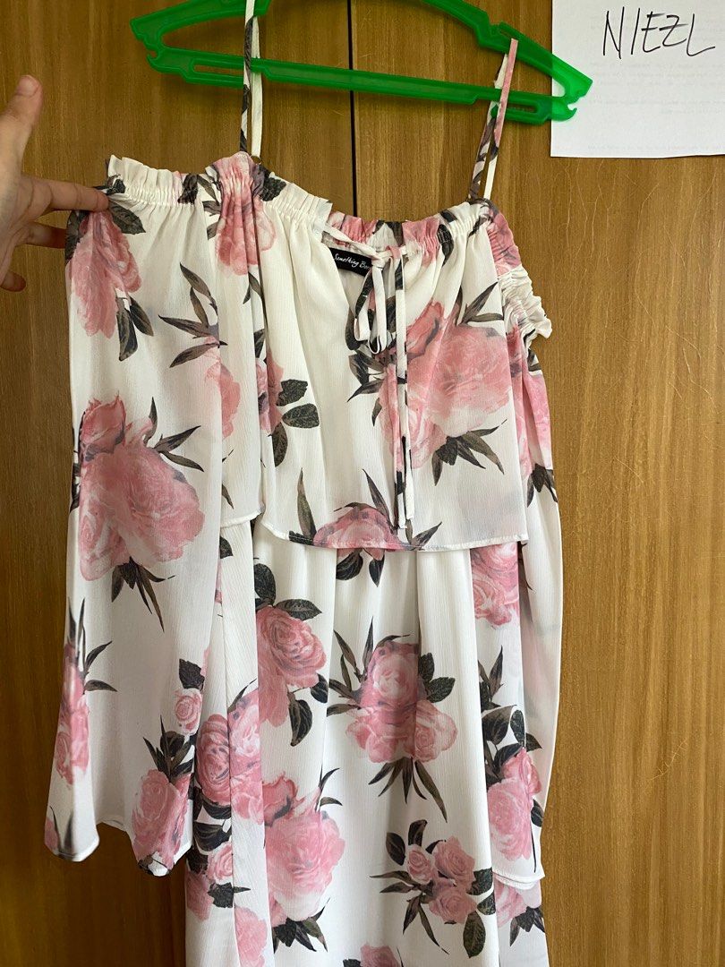 Floral Summer Dress (Category: Dresses) located in Quezon City. Submitted by neselcreme (Listing ID 1282030953, Image 2). Description: Bought from Zalora Fits up to Medium Has inner lining, Fabric is not itchy, super presko 📍 Balintawak Quezon City, Metro Manila ‼️ Shipping shouldered by buyer .