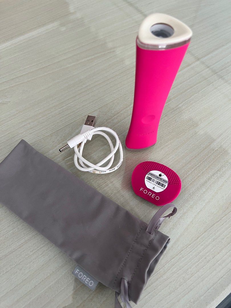 Foreo ESPADA Pro-level acne treatment (Category: Face Care) located in Quezon City. Submitted by bonjour_11 (Listing ID 1282049729, Image 3). Description: Used only a few times RFS: no longer using it Target, treat, and terminate acne at home. ESPADA™ is an FDA-cleared medical device that combines blue LED light and T-Sonic™ pulsations to treat acne before and during a breakout. It’s non-invasive, pain-free, and fights acne, pimples, blemishes, i